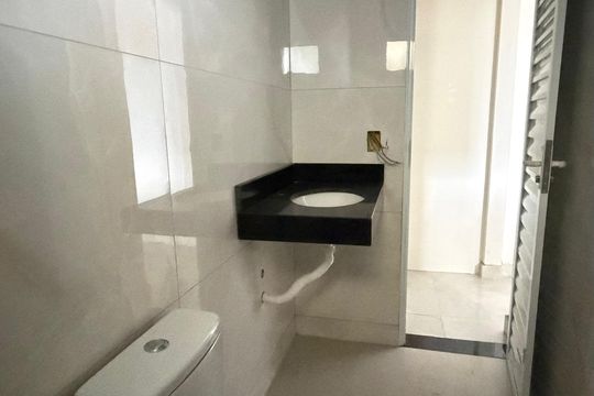 Banheiro de kitnet/studio para alugar com 1 quarto, 24m² em São Paulo, Belo Horizonte