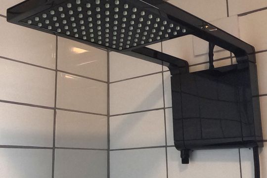 Banheiro de kitnet/studio para alugar com 1 quarto, 45m² em José Menino, Santos