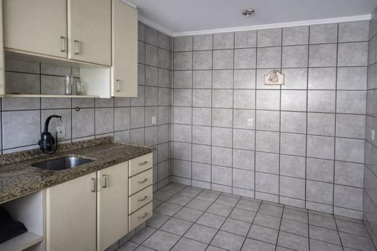 Cozinha de apartamento para alugar com 3 quartos, 91m² em Pantanal, Florianópolis