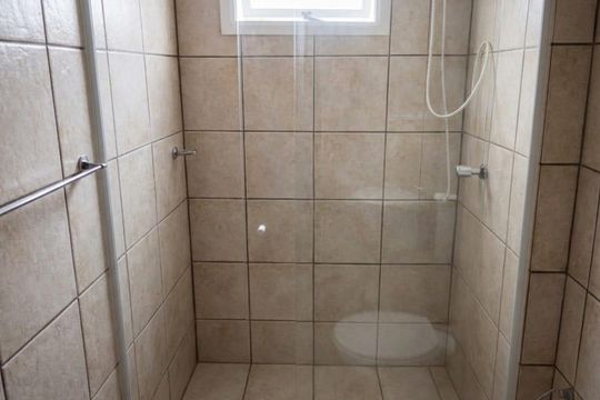 Banheiro de apartamento para alugar com 3 quartos, 91m² em Pantanal, Florianópolis