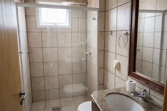 Banheiro de apartamento para alugar com 3 quartos, 91m² em Pantanal, Florianópolis
