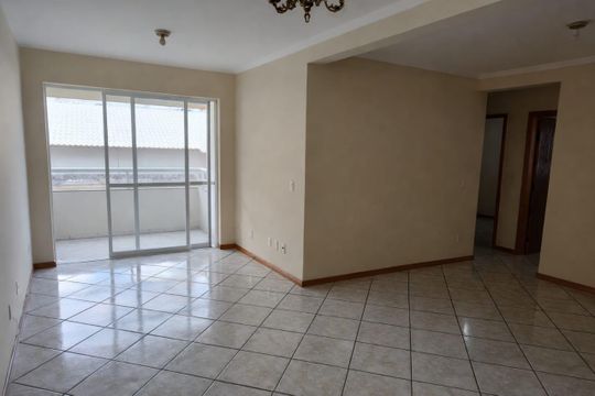 Apartamento para alugar com 3 quartos, 91m² em Pantanal, Florianópolis