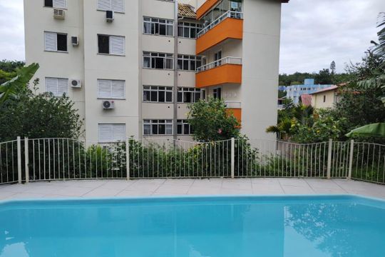 Piscina de apartamento para alugar com 3 quartos, 91m² em Pantanal, Florianópolis