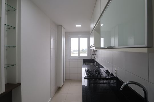Cozinha e Área de Serviço de apartamento à venda com 2 quartos, 62m² em Niterói, Canoas