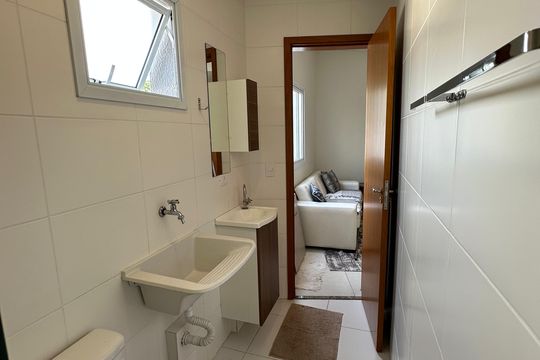 Banheiro de kitnet/studio à venda com 1 quarto, 30m² em Jardim Sabara, São Paulo