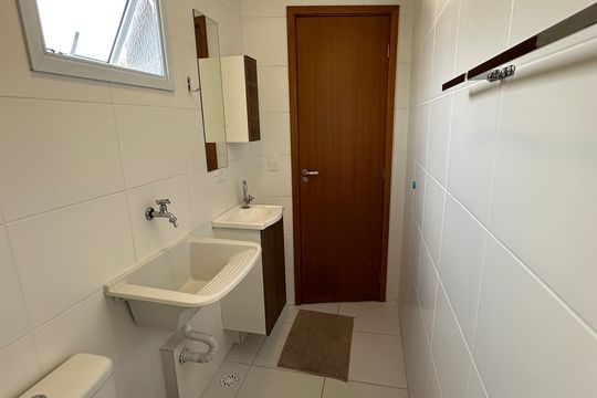 Banheiro de kitnet/studio à venda com 1 quarto, 30m² em Jardim Sabara, São Paulo