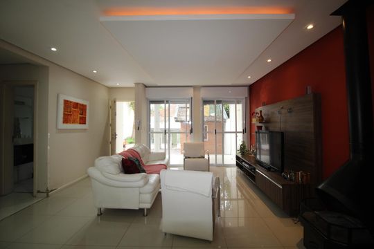 Sala de casa à venda com 3 quartos, 492m² em Vila Jardim, Porto Alegre