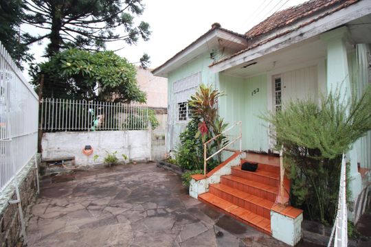 Quintal de casa à venda com 3 quartos, 492m² em Vila Jardim, Porto Alegre