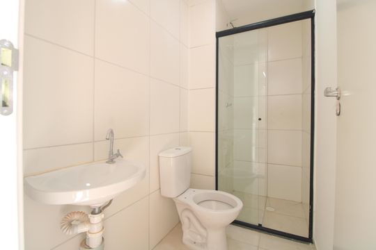 Banheiro de apartamento para alugar com 2 quartos, 35m² em Usina Piratininga, São Paulo