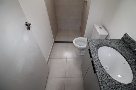Banheiro de apartamento à venda com 2 quartos, 37m² em Parada Inglesa, São Paulo