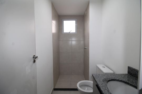 Banheiro de apartamento à venda com 2 quartos, 37m² em Parada Inglesa, São Paulo