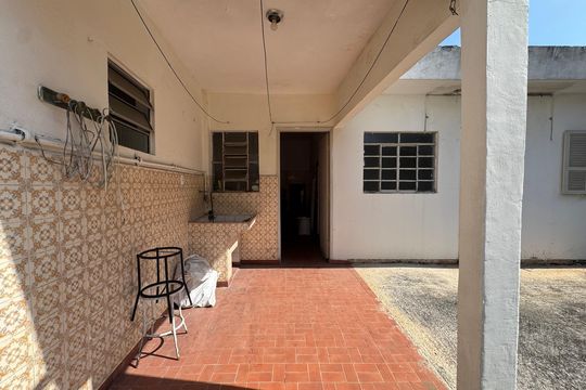 Edícula - Quintal de casa à venda com 3 quartos, 288m² em Bela Vista, Osasco