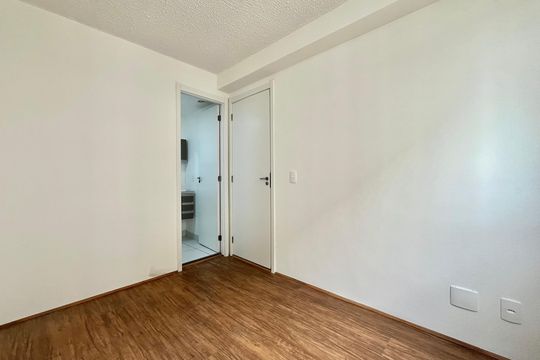 Suite de apartamento à venda com 1 quarto, 32m² em Jardim Itacolomi, São Paulo