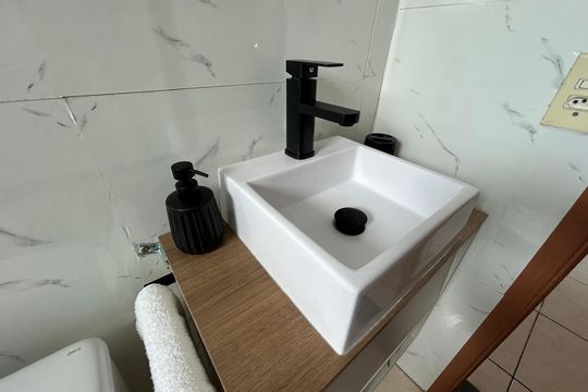 Banheiro de apartamento para alugar com 2 quartos, 55m² em Anchieta, Nilópolis