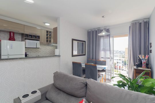 Sala de apartamento para alugar com 2 quartos, 48m² em Vila Carmosina, São Paulo
