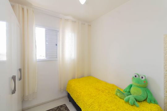 Quarto 1 de apartamento para alugar com 2 quartos, 48m² em Vila Carmosina, São Paulo