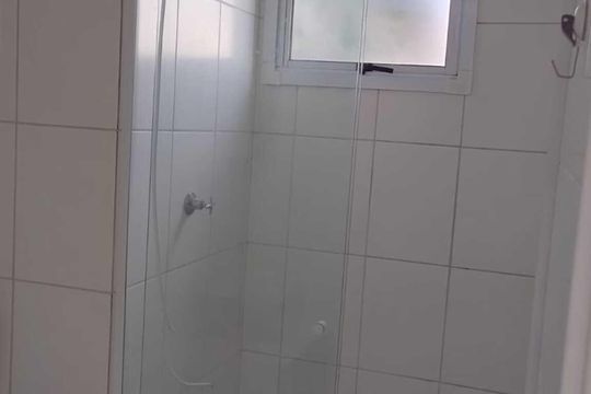 Banheiro de kitnet/studio para alugar com 1 quarto, 25m² em Vila Campanela, São Paulo