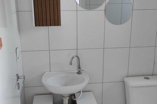 Banheiro de kitnet/studio para alugar com 1 quarto, 25m² em Vila Campanela, São Paulo