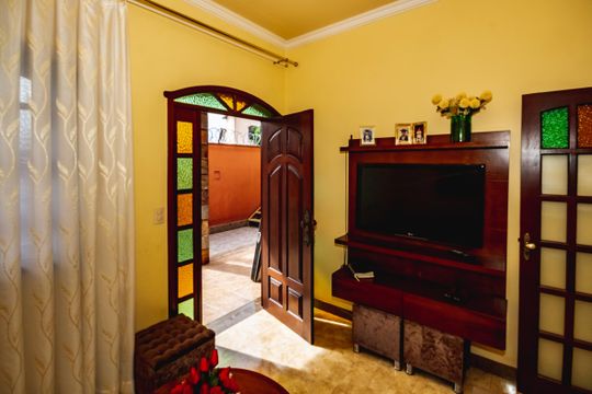 Casa para alugar com 5 quartos, 300m² em Minaslandia, Belo Horizonte