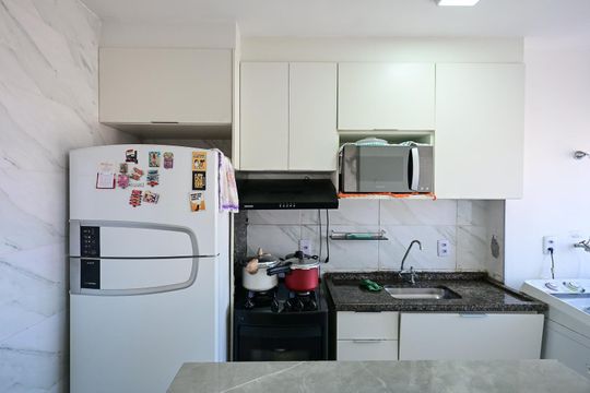 Cozinha de apartamento para alugar com 2 quartos, 44m² em Vila Suzana, São Paulo