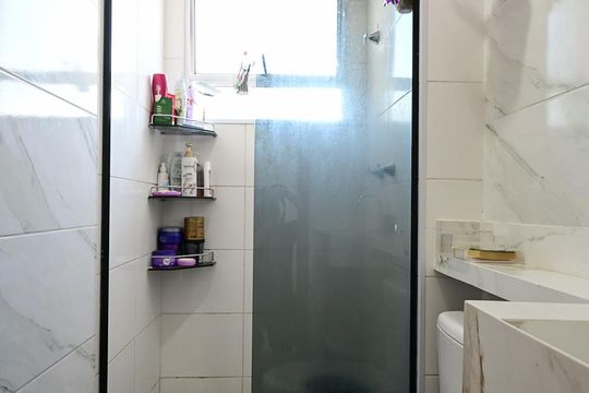 Banheiro de apartamento para alugar com 2 quartos, 44m² em Vila Suzana, São Paulo