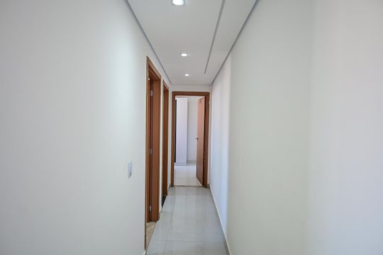 Corredor de apartamento para alugar com 2 quartos, 44m² em Vila Suzana, São Paulo