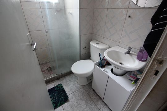 Banheiro de apartamento à venda com 2 quartos, 52m² em Taquara, Rio de Janeiro