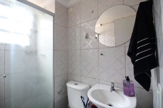 Banheiro de apartamento à venda com 2 quartos, 52m² em Taquara, Rio de Janeiro