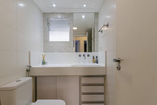 Banheiro de apartamento à venda com 3 quartos, 76m² em Vila Olímpia, São Paulo