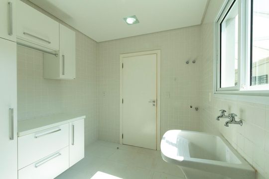 Área de serviço de casa de condomínio para alugar com 4 quartos, 441m² em Parque Campolim, Sorocaba