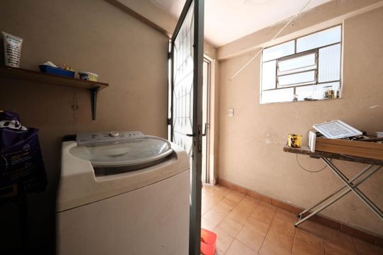 Área de Serviço de casa à venda com 3 quartos, 200m² em Vila Paulistania, São Paulo