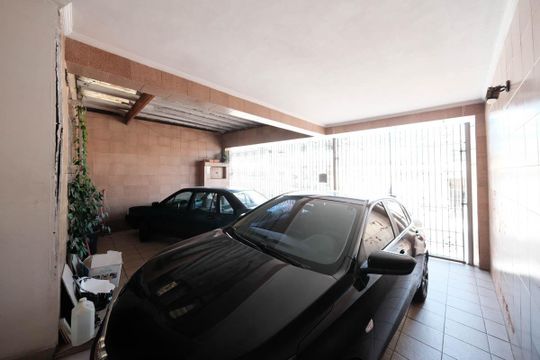 Garagem de casa à venda com 3 quartos, 200m² em Vila Paulistania, São Paulo