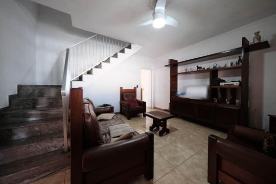 Casa à venda com 3 quartos, 200m² em Vila Paulistania, São Paulo