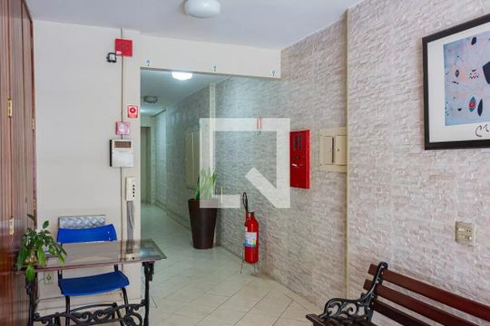 Entrada de apartamento à venda com 1 quarto, 53m² em Lapa, São Paulo
