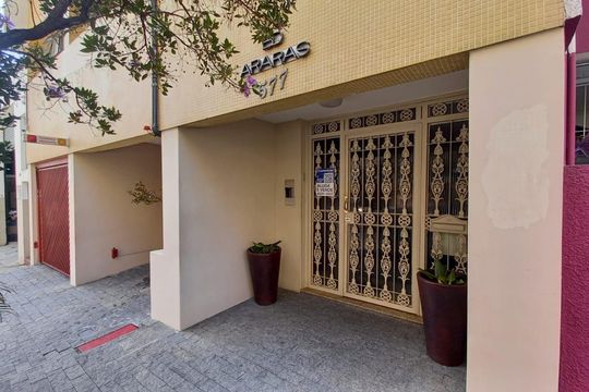 Fachada + Plaquinha  de apartamento à venda com 1 quarto, 53m² em Lapa, São Paulo