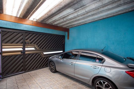 Garagem de casa à venda com 3 quartos, 100m² em Jardim Miriam, São Paulo