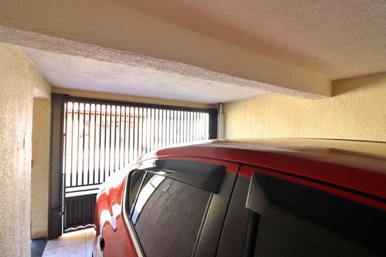 Garagem de casa para alugar com 3 quartos, 125m² em Vila Mazzei, Santo André