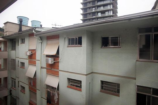 Cozinha + Área de Serviço Vista de apartamento à venda com 3 quartos, 76m² em Rio Branco, Porto Alegre