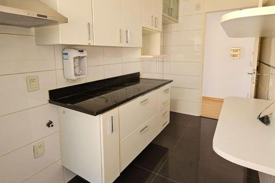 Cozinha de apartamento à venda com 2 quartos, 53m² em Fazenda Santa Cândida, Campinas