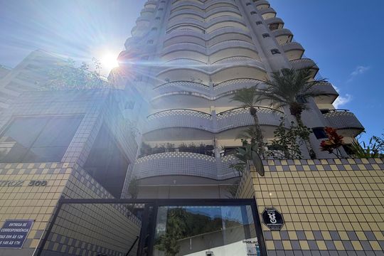 Fachada de apartamento para alugar com 2 quartos, 70m² em Jardim Tejereba, Guarujá