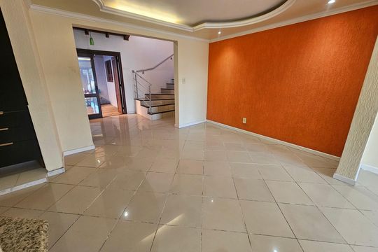 Sala de casa à venda com 4 quartos, 200m² em Industrial, Novo Hamburgo