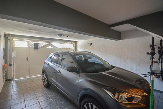 Garagem de casa à venda com 3 quartos, 500m² em Nova Petrópolis, São Bernardo do Campo