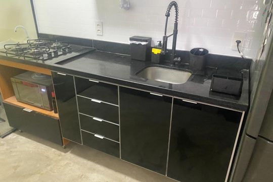 Cozinha de apartamento à venda com 1 quarto, 70m² em Vila Suzana, São Paulo
