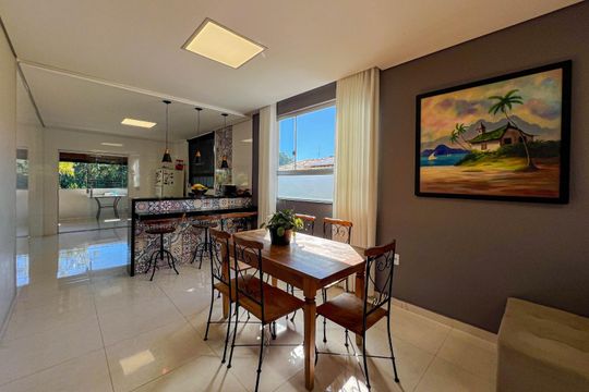 Casa à venda com 4 quartos, 430m² em Várzea, Lagoa Santa