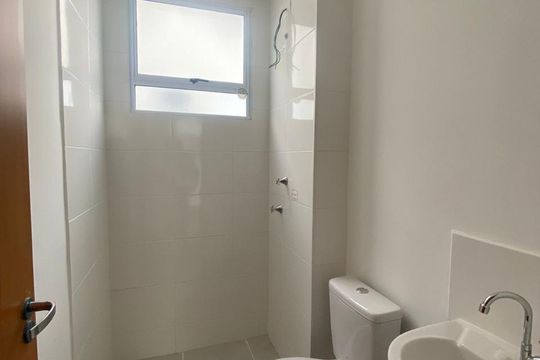 Banheiro de apartamento para alugar com 2 quartos, 42m² em Caixa d’Água, Taubaté