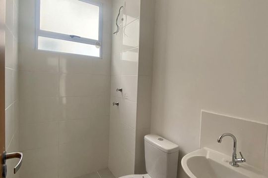 Banheiro de apartamento para alugar com 2 quartos, 42m² em Caixa d’Água, Taubaté
