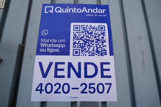 Placa de apartamento à venda com 1 quarto, 70m² em Parque Jaçatuba, Santo André