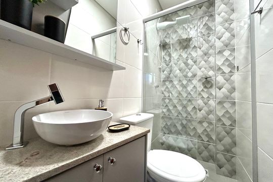 Banheiro  de kitnet/studio para alugar com 1 quarto, 23m² em Campeche, Florianópolis