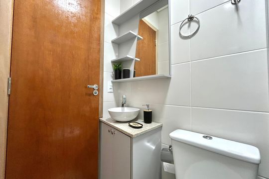 Banheiro de kitnet/studio para alugar com 1 quarto, 23m² em Campeche, Florianópolis