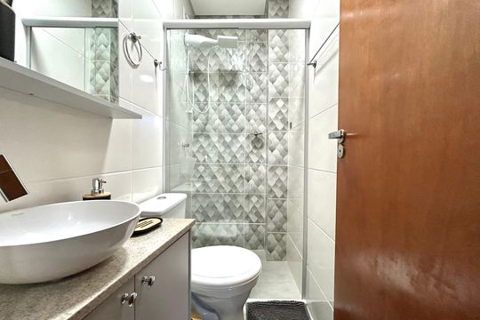Banheiro  de kitnet/studio para alugar com 1 quarto, 23m² em Campeche, Florianópolis